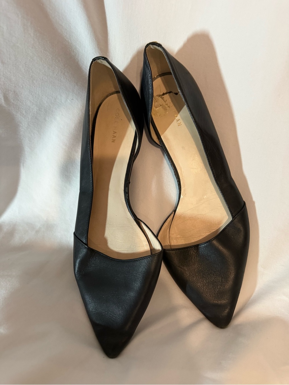 Cole Haan Women’s 11B Black Leather Pointed Toe D’Orsay Flats Gold Logo